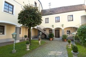 Stadt-gut-Hotel Biedermeier Hof